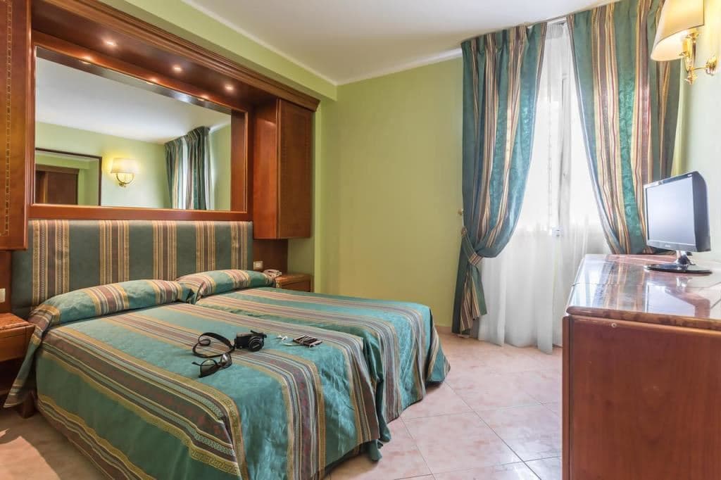 rooms-standard-room