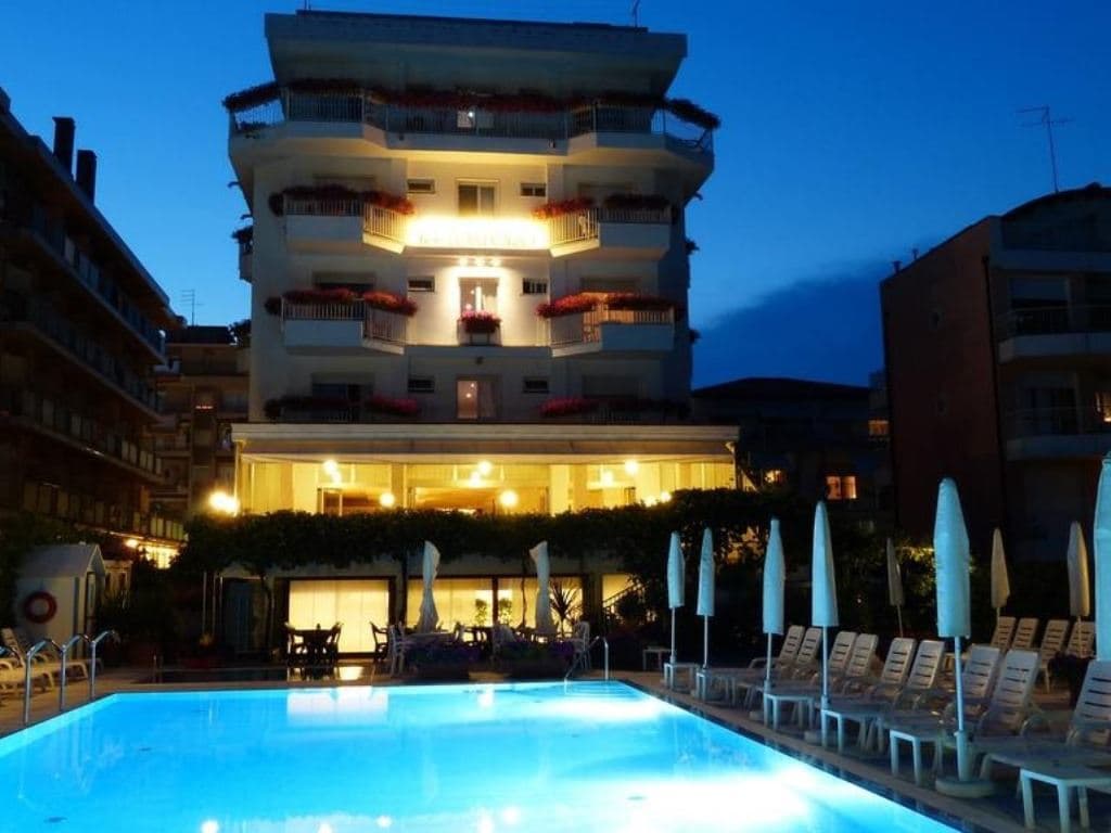 pools-outdoor-pool