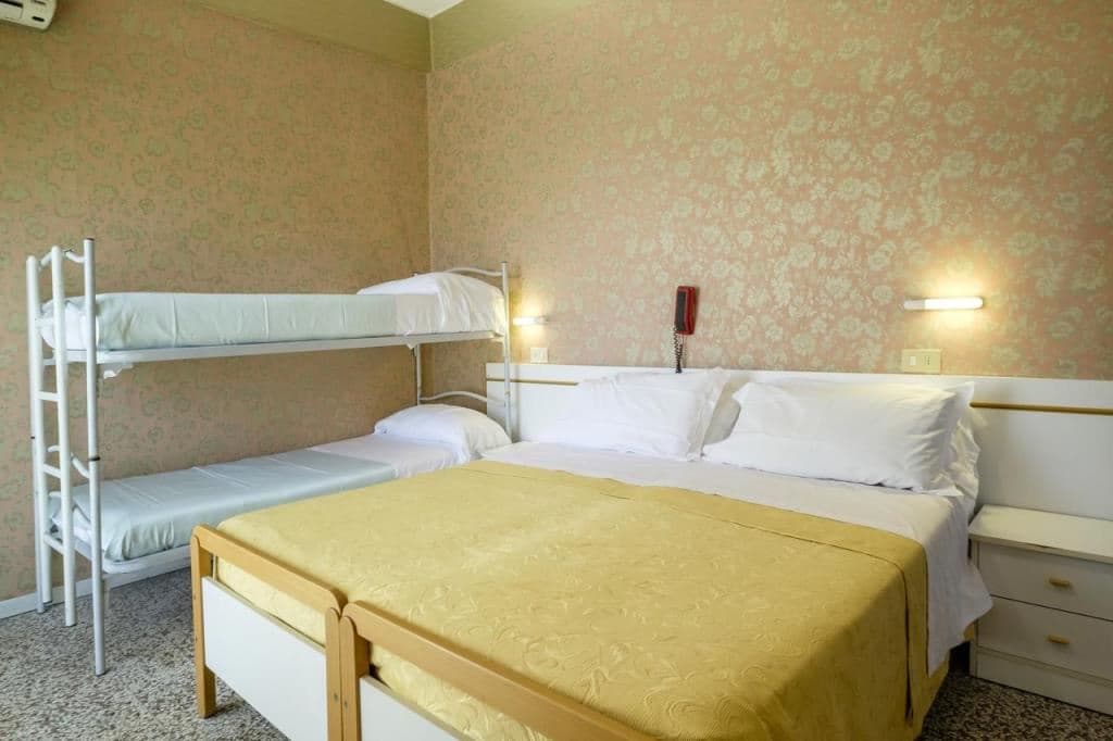 rooms-standard-room