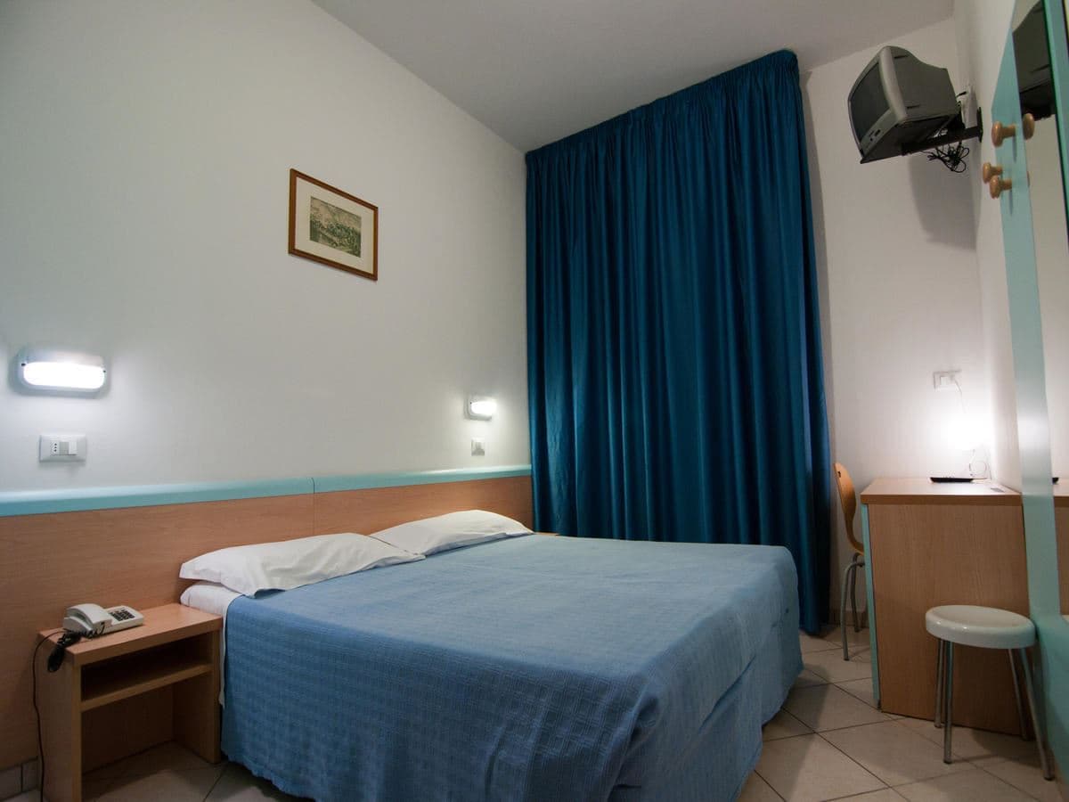 rooms-standard-room