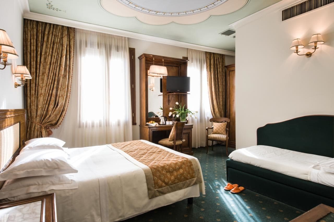 rooms-classic-room