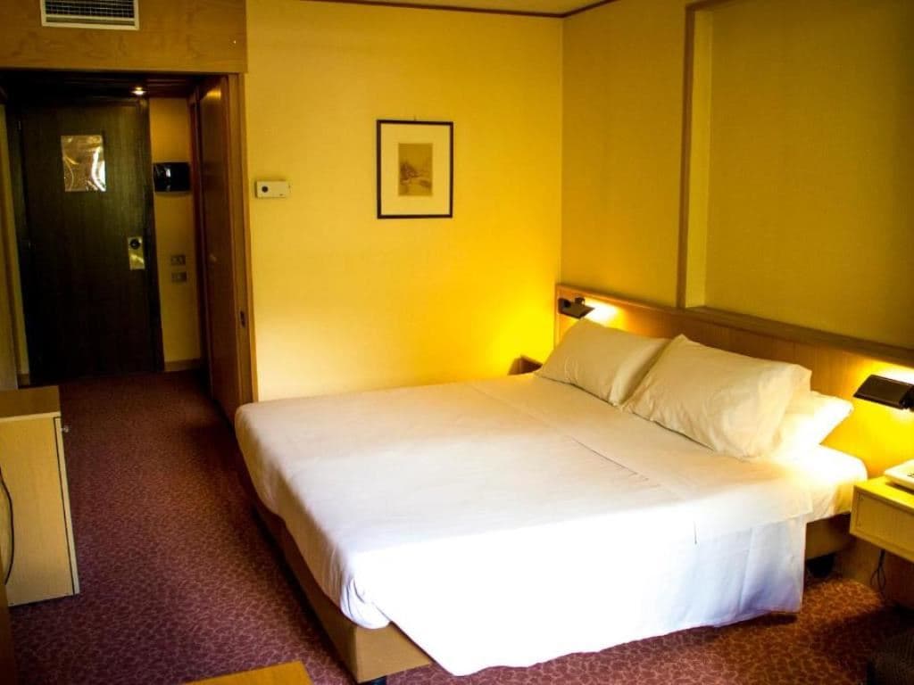 rooms-standard-room