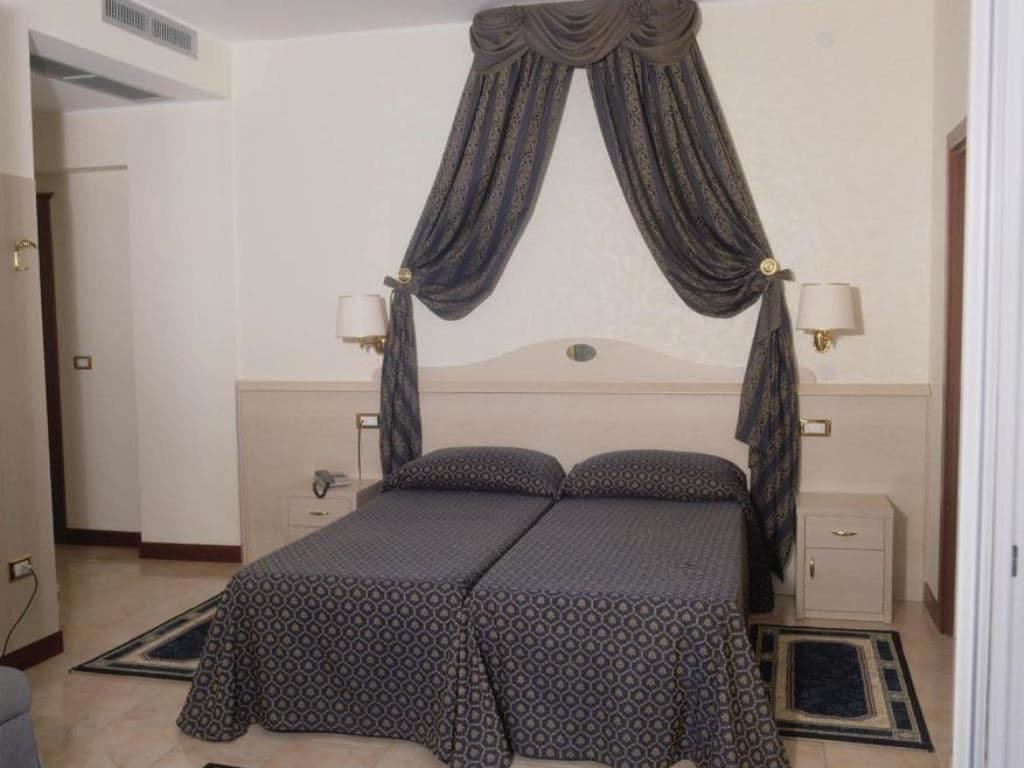 rooms-standard-room