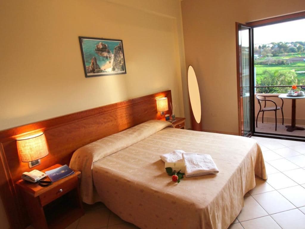 rooms-superior-room