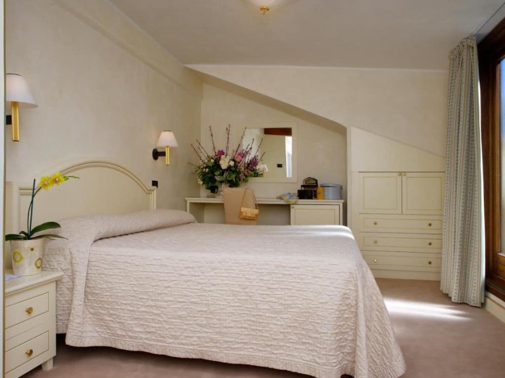 rooms-superior-room