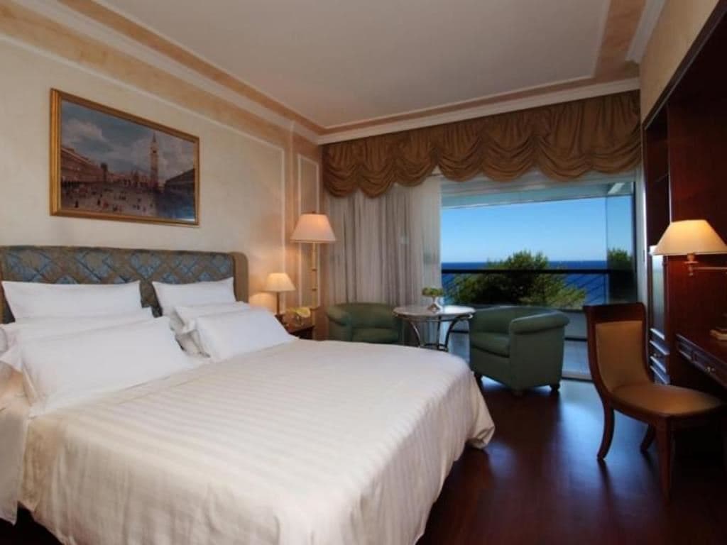 rooms-ghm-suite-corner-junior-suite-3-pax