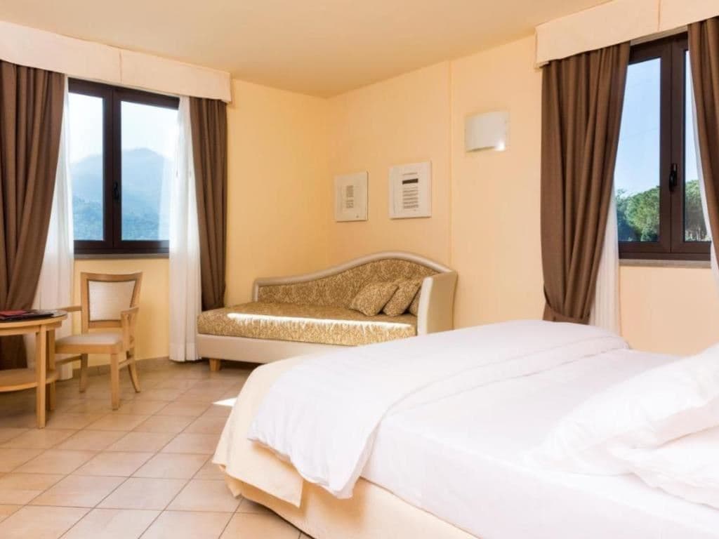 rooms-triple-room