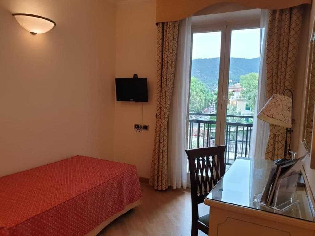 rooms-single-room