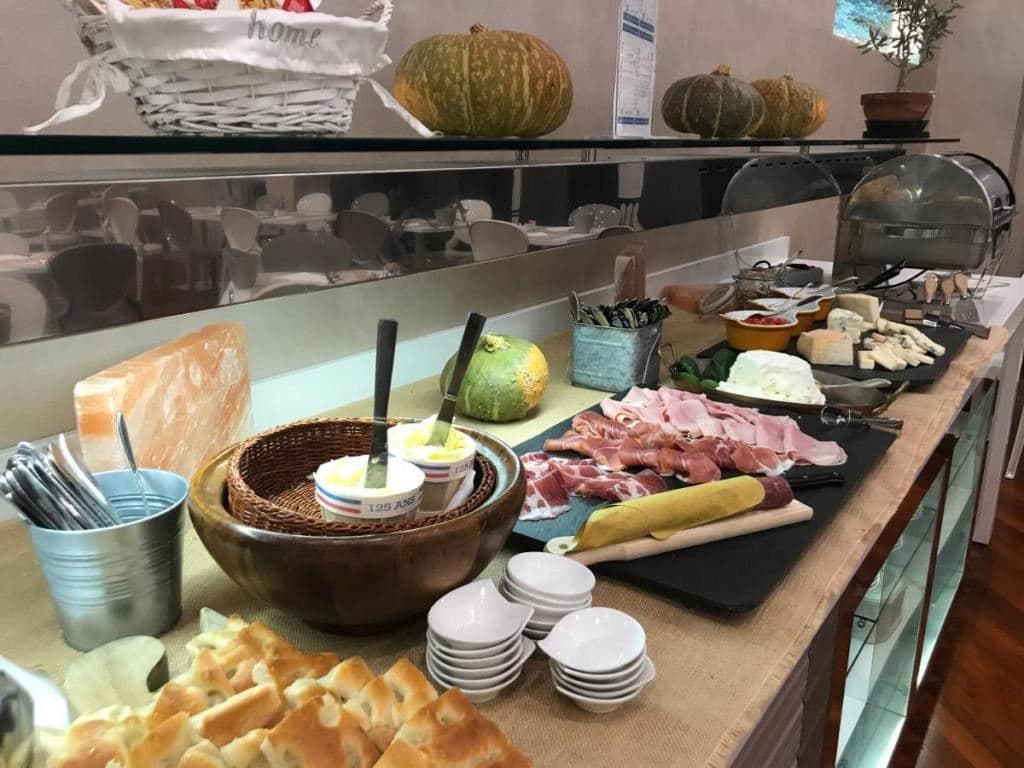 restaurants-restaurant
