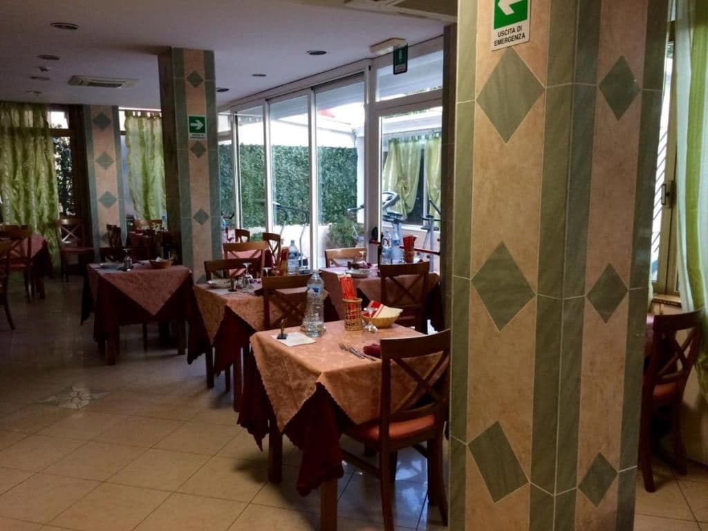 restaurants-restaurant