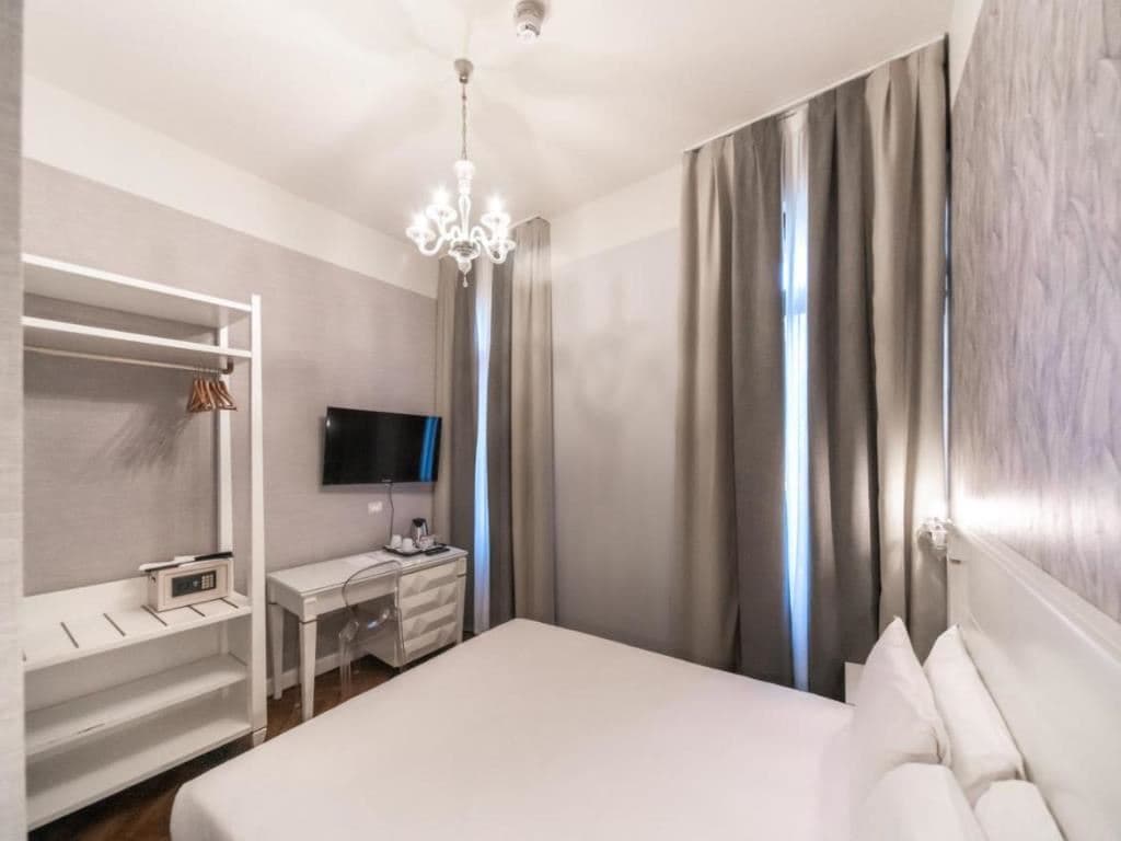 rooms-classic-room