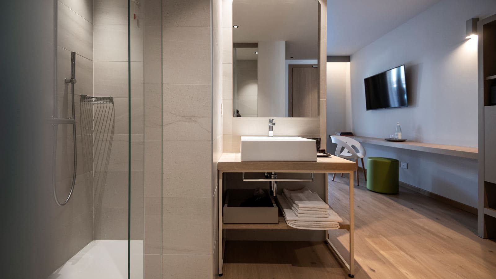 rooms-suite-deluxe-with-jacuzzi
