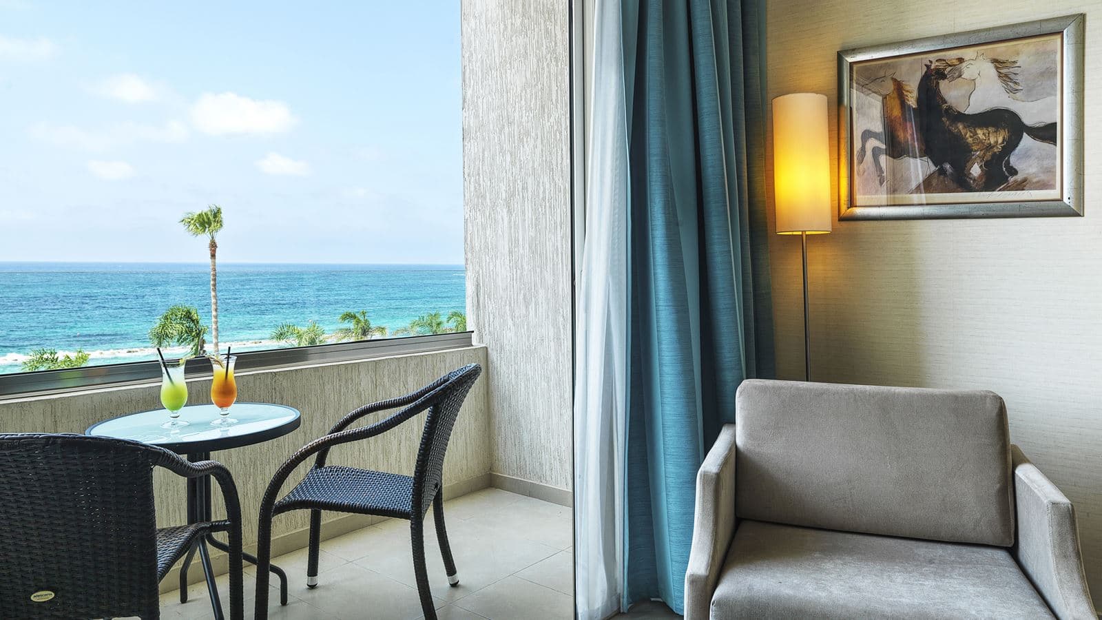 rooms-twin-deluxe-roomseaview