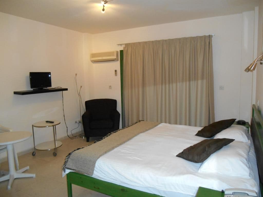 rooms-deluxe-studio-balcony