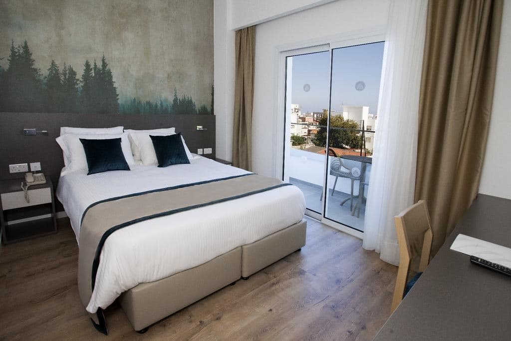 rooms-superior-room