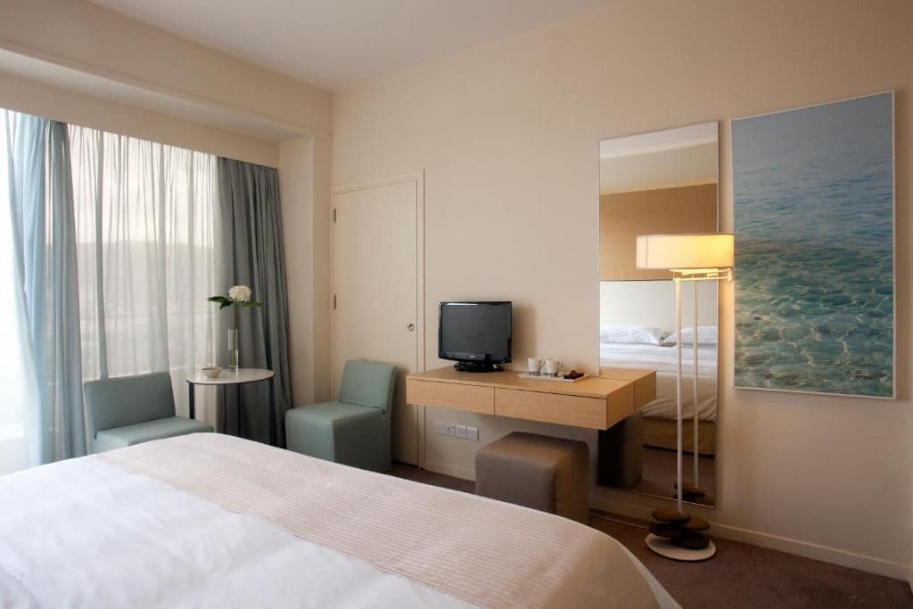 rooms-standard-room-lateral-sea-view-balcony