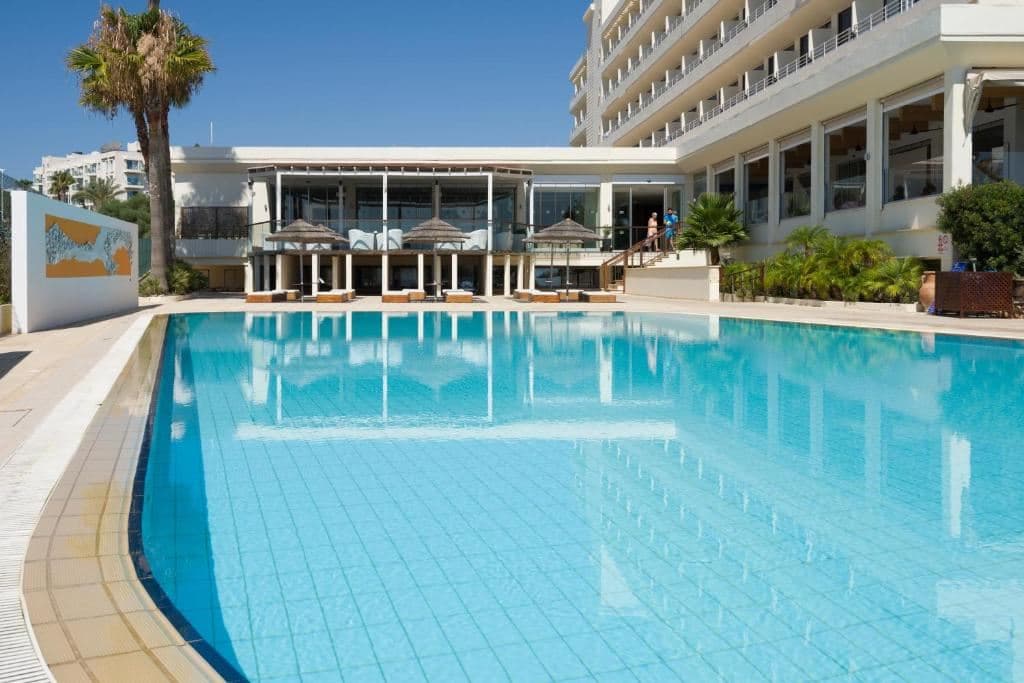 pools-outdoor-pool