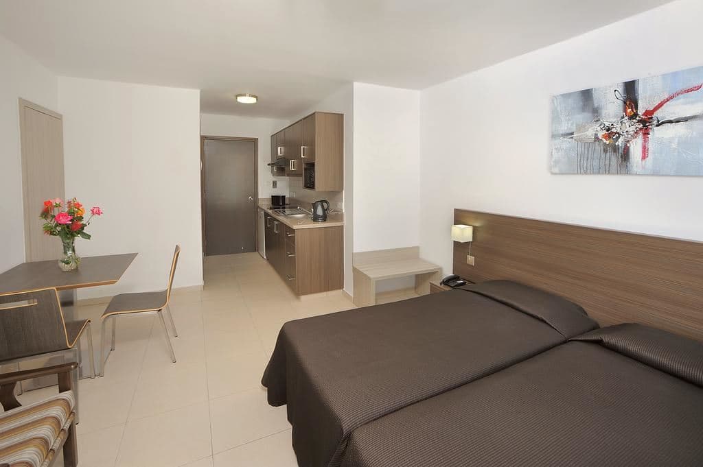 rooms-studio-room