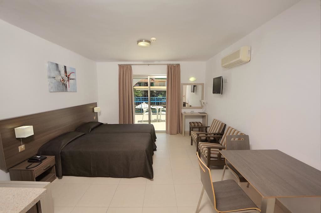 rooms-studio-room
