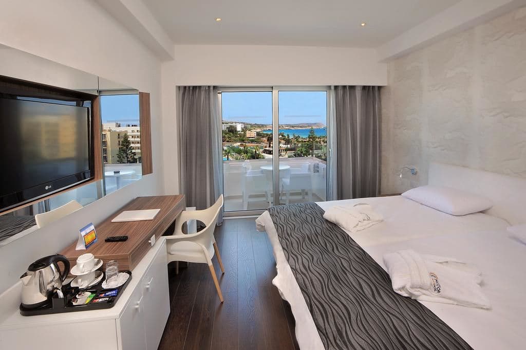 rooms-deluxe-room-sea-side-view