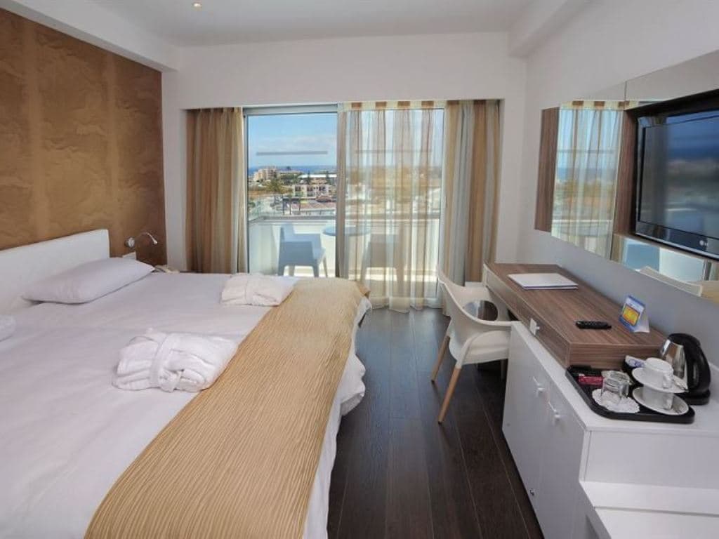 rooms-deluxe-room-sea-side-view