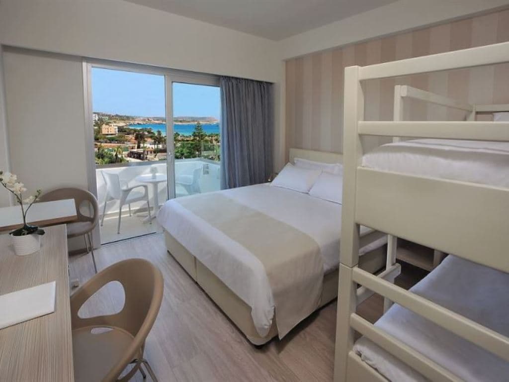 rooms-superior-family-room