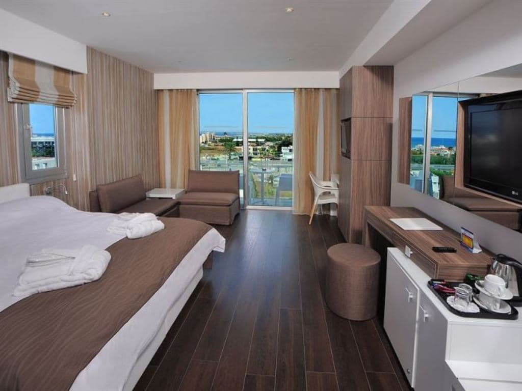 rooms-junior-suite-side-sea--view