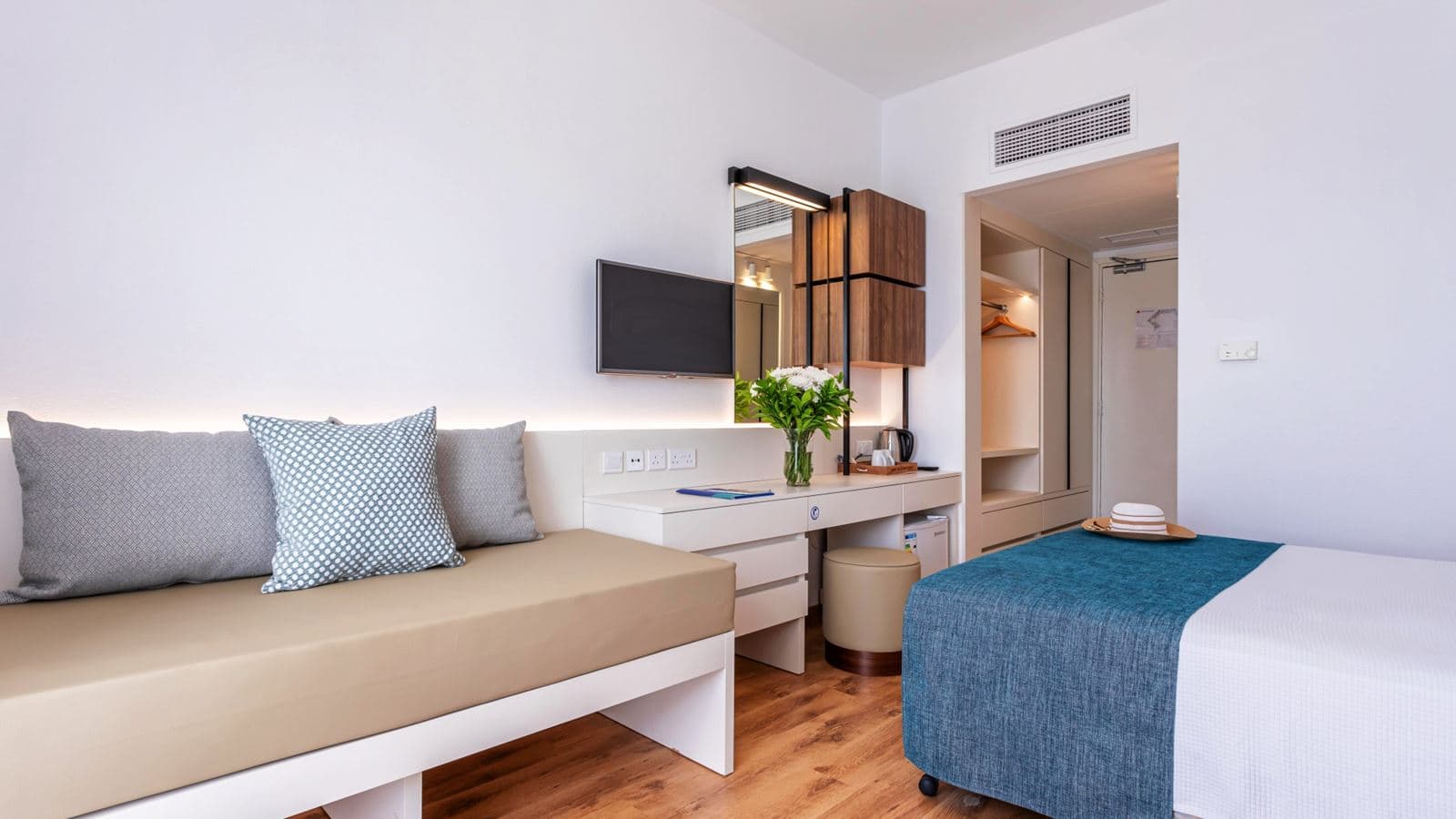 rooms-singleuse-room-balcony