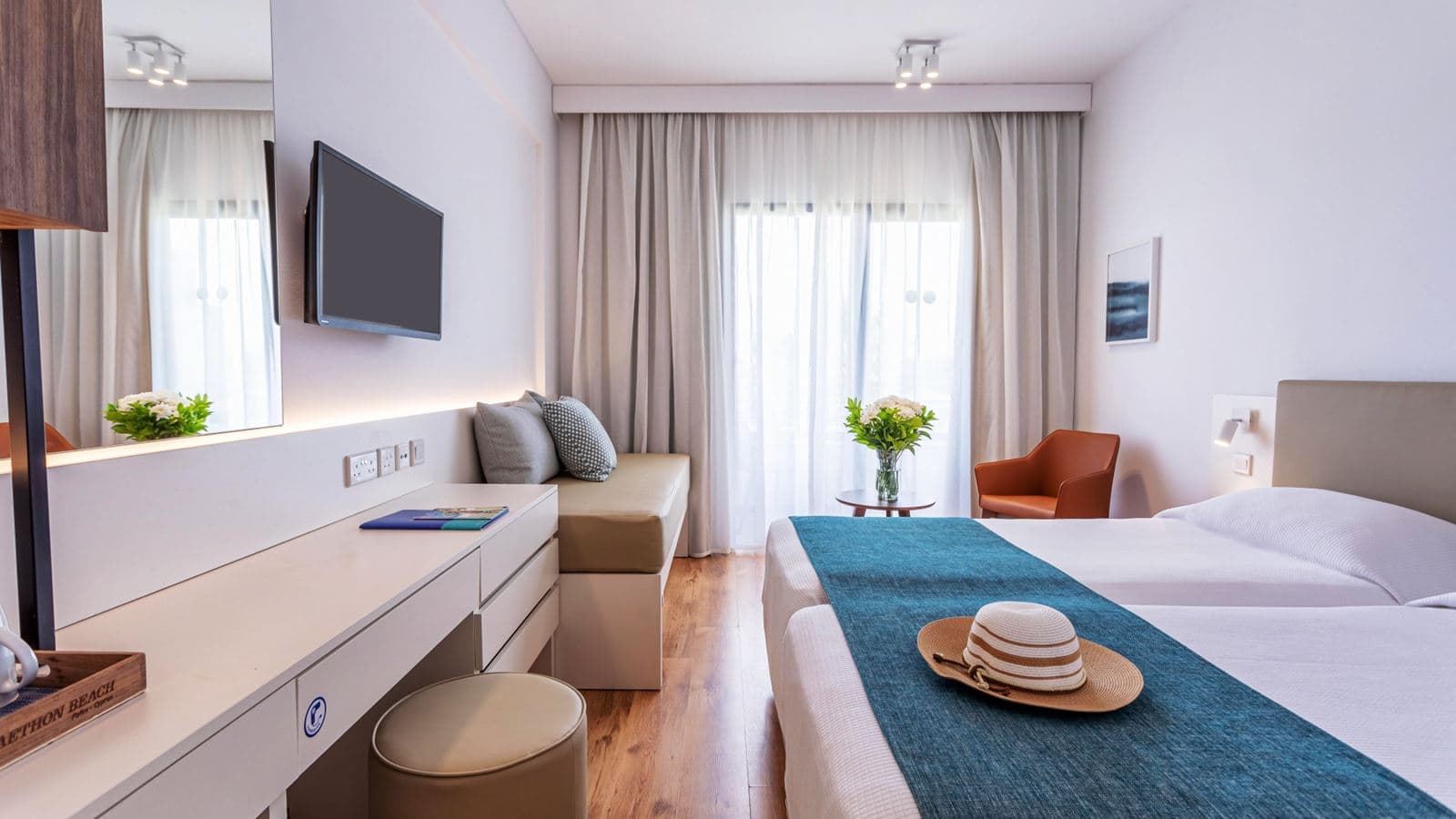 rooms-standard-room-balcony
