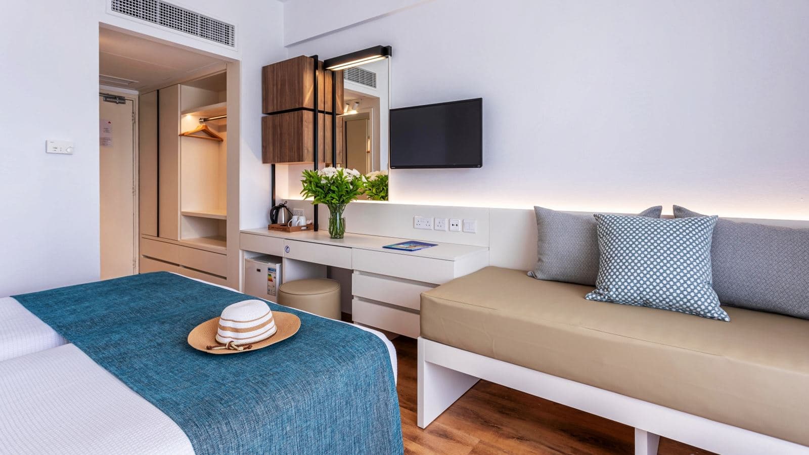 rooms-standard-room-balcony