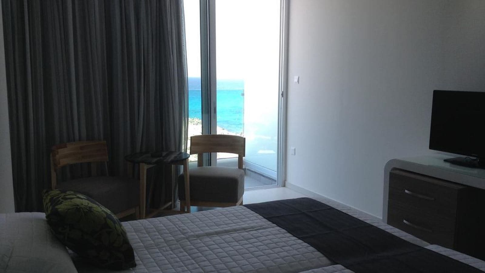 rooms-twin-deluxe-side-sea-view