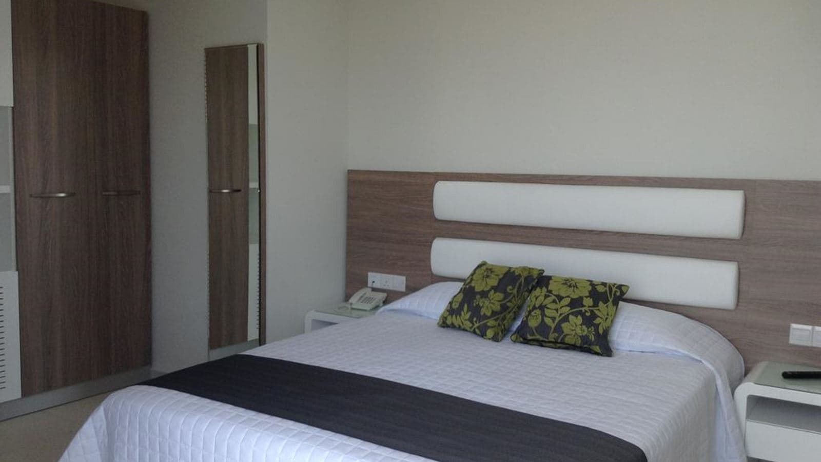 rooms-twin-deluxe-side-sea-view