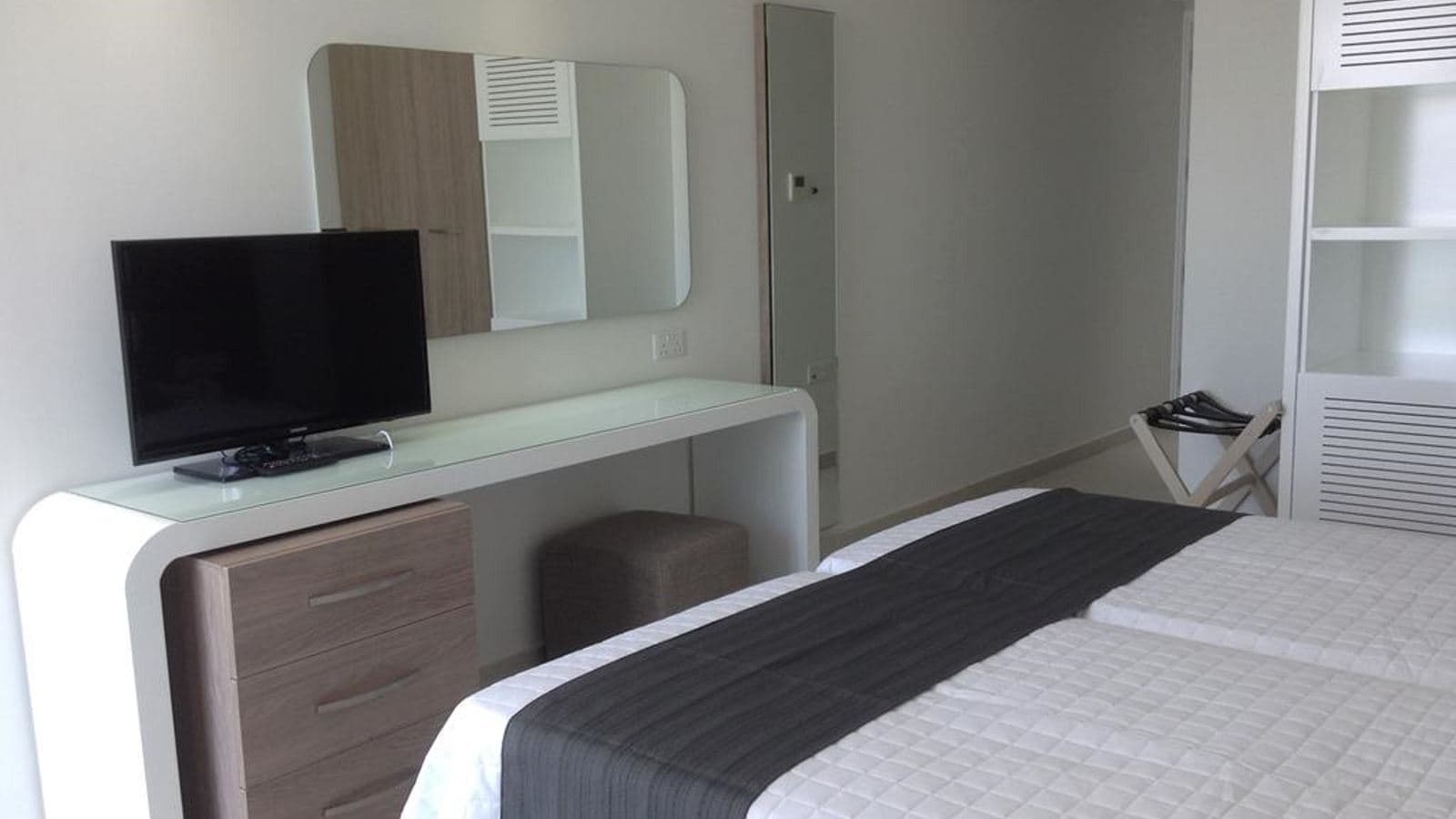 rooms-twin-deluxe-side-sea-view