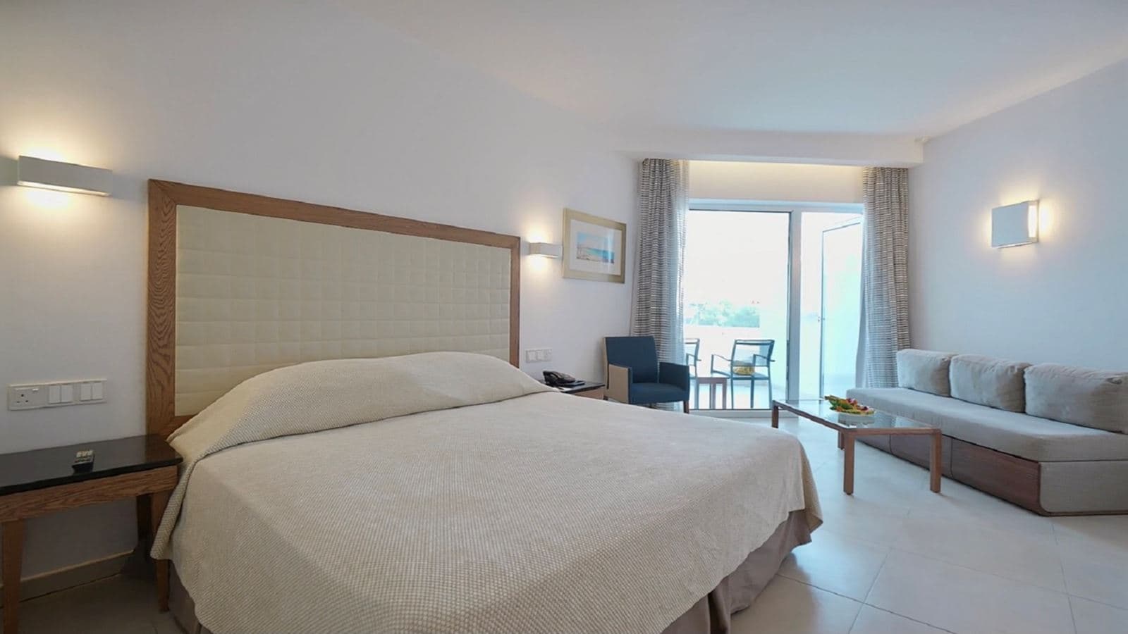 rooms-deluxe-room