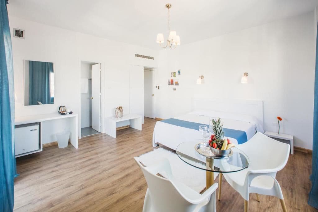 rooms-standard-suite-cityview-balcony