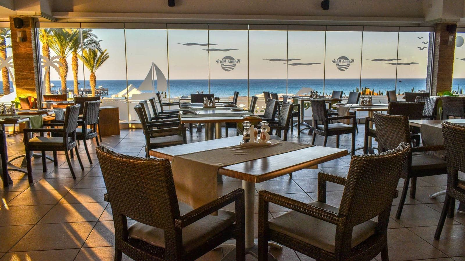 restaurants-restaurant