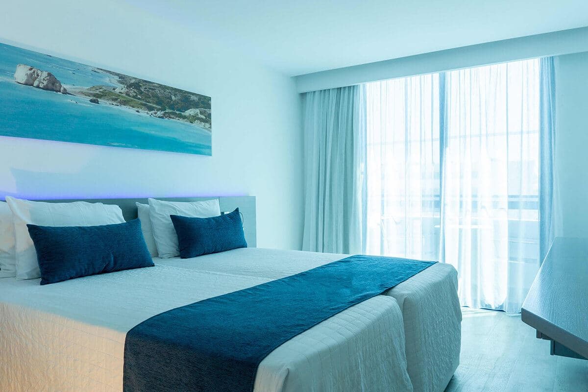 rooms-superior-room-balcony