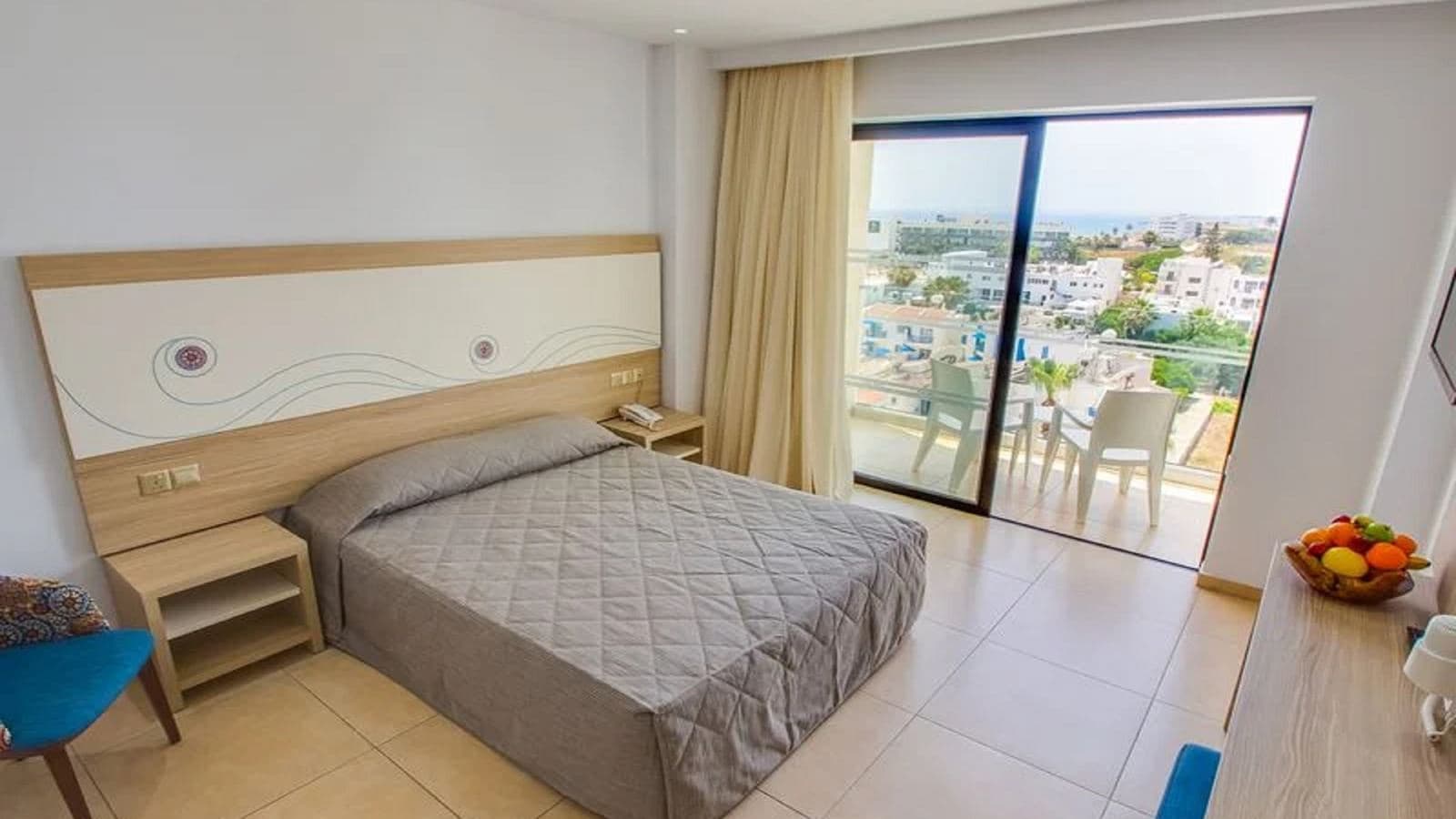 rooms-superior-room