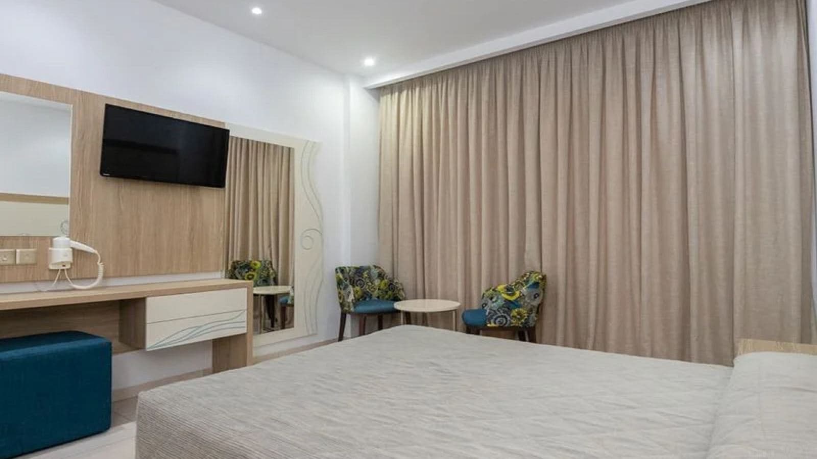 rooms-superior-room