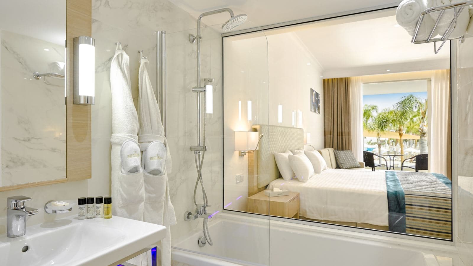 rooms-deluxe-juniorsuite-swimuppoolterrace