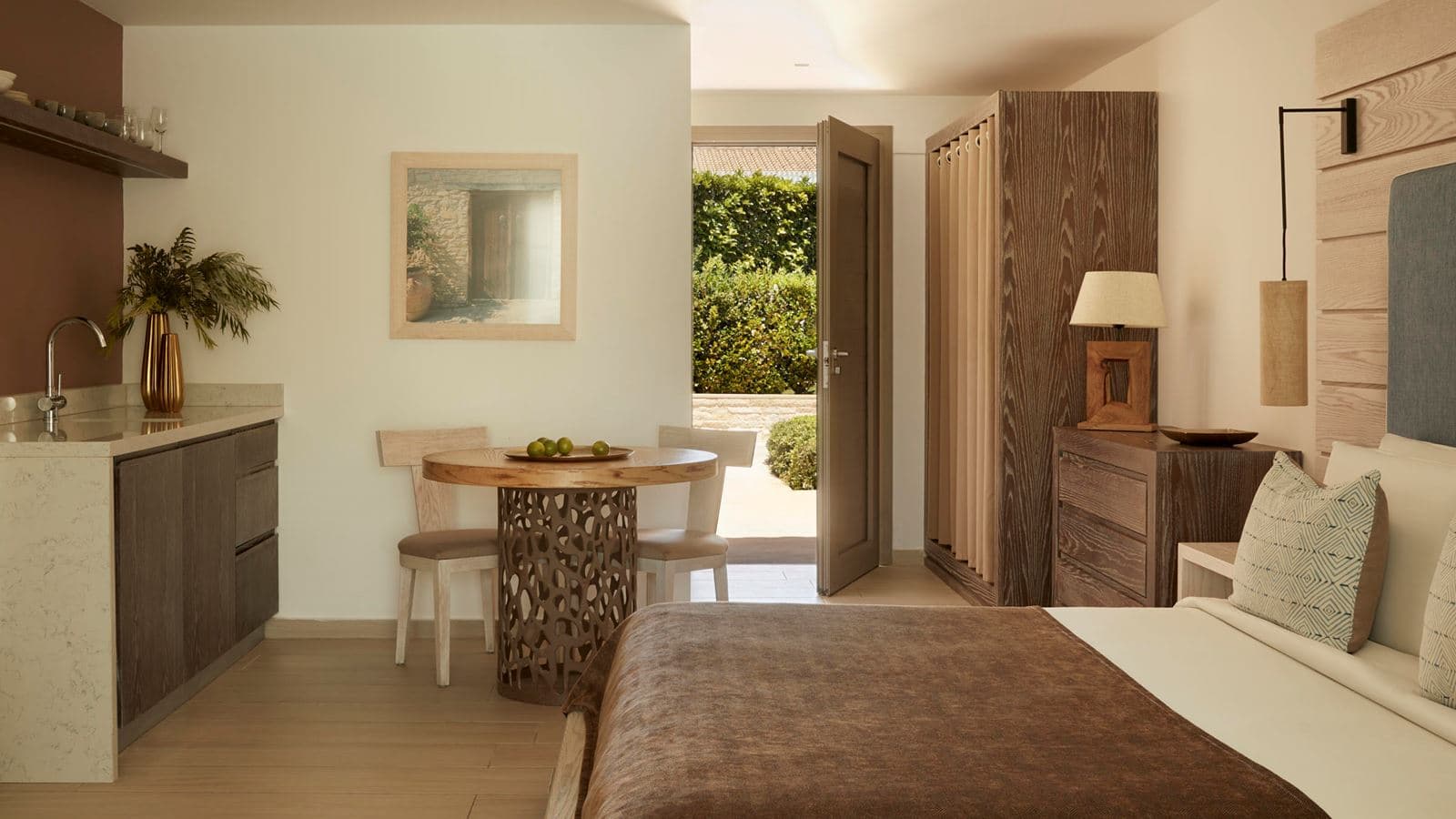 rooms-1-bedroom--premium-room-sea-view