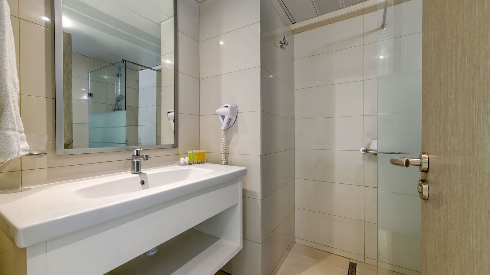 rooms-twin-inland-view