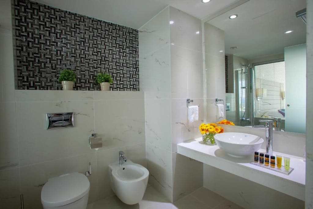 rooms-deluxe-family-suite-sea-view-balcony