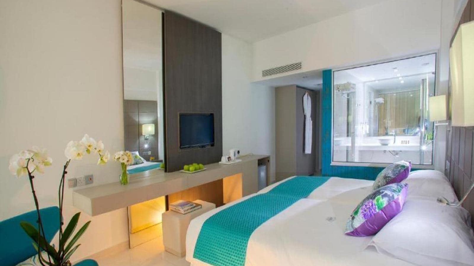 rooms-deluxe-family-suite-sea-view-balcony