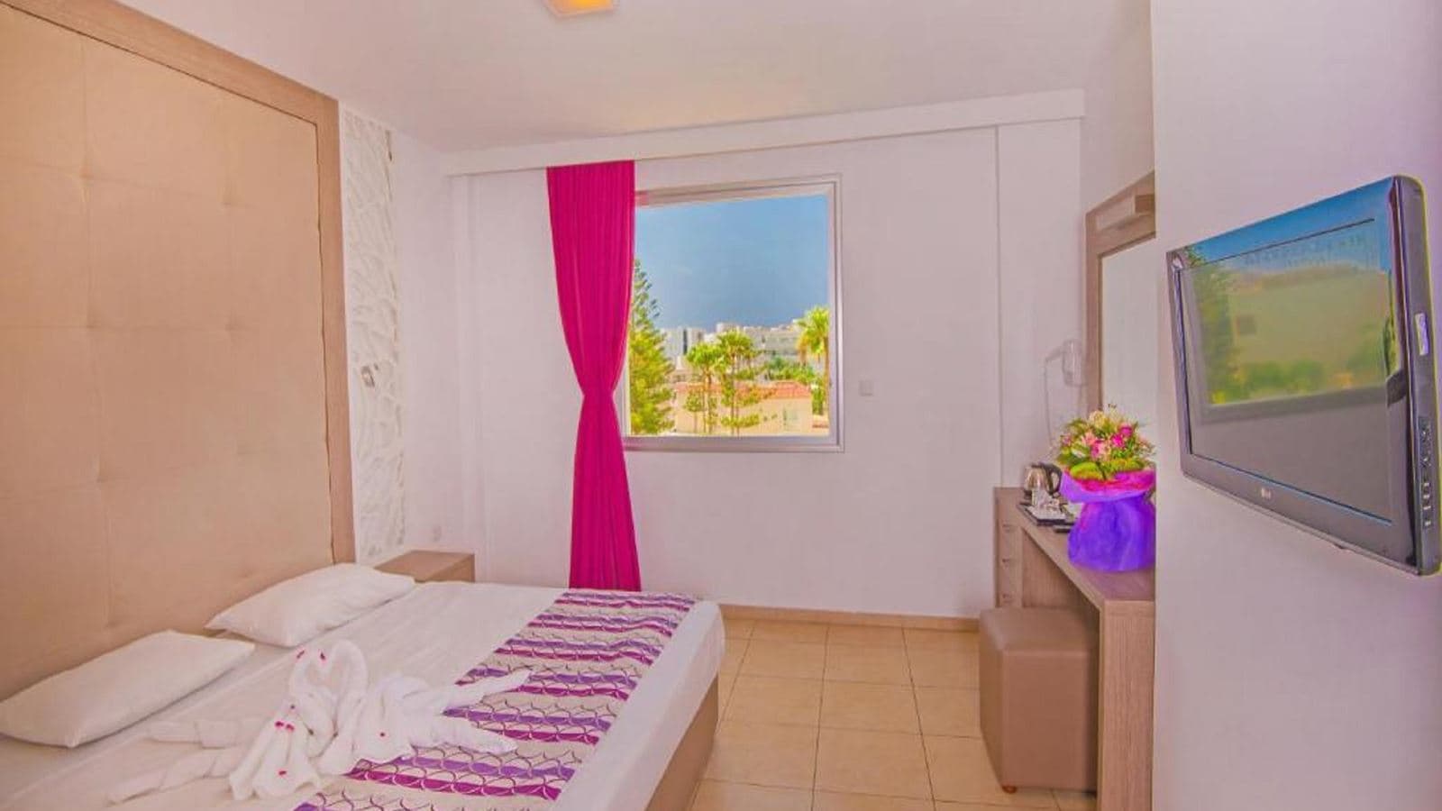 rooms-family-room-inland-view-balcony