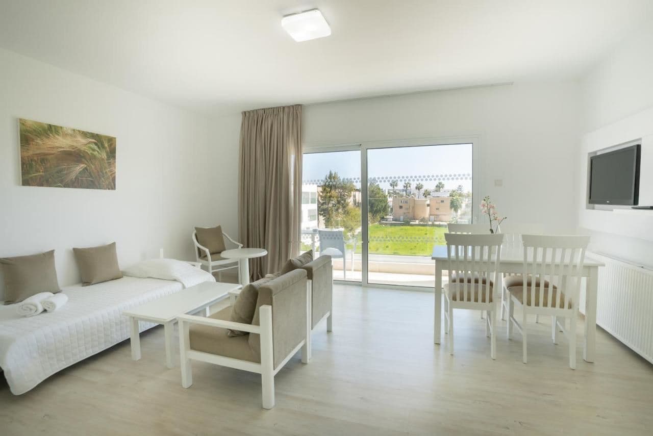 rooms-one-bedroom-apartmentbalcony