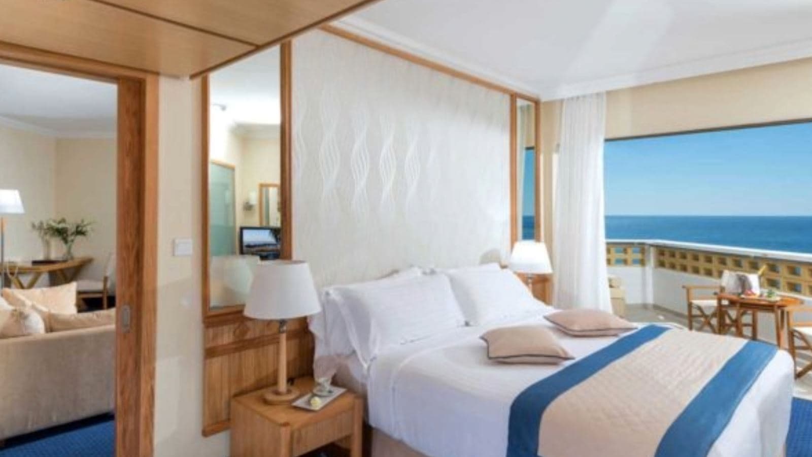 rooms-1-bedroom-suite-seaview