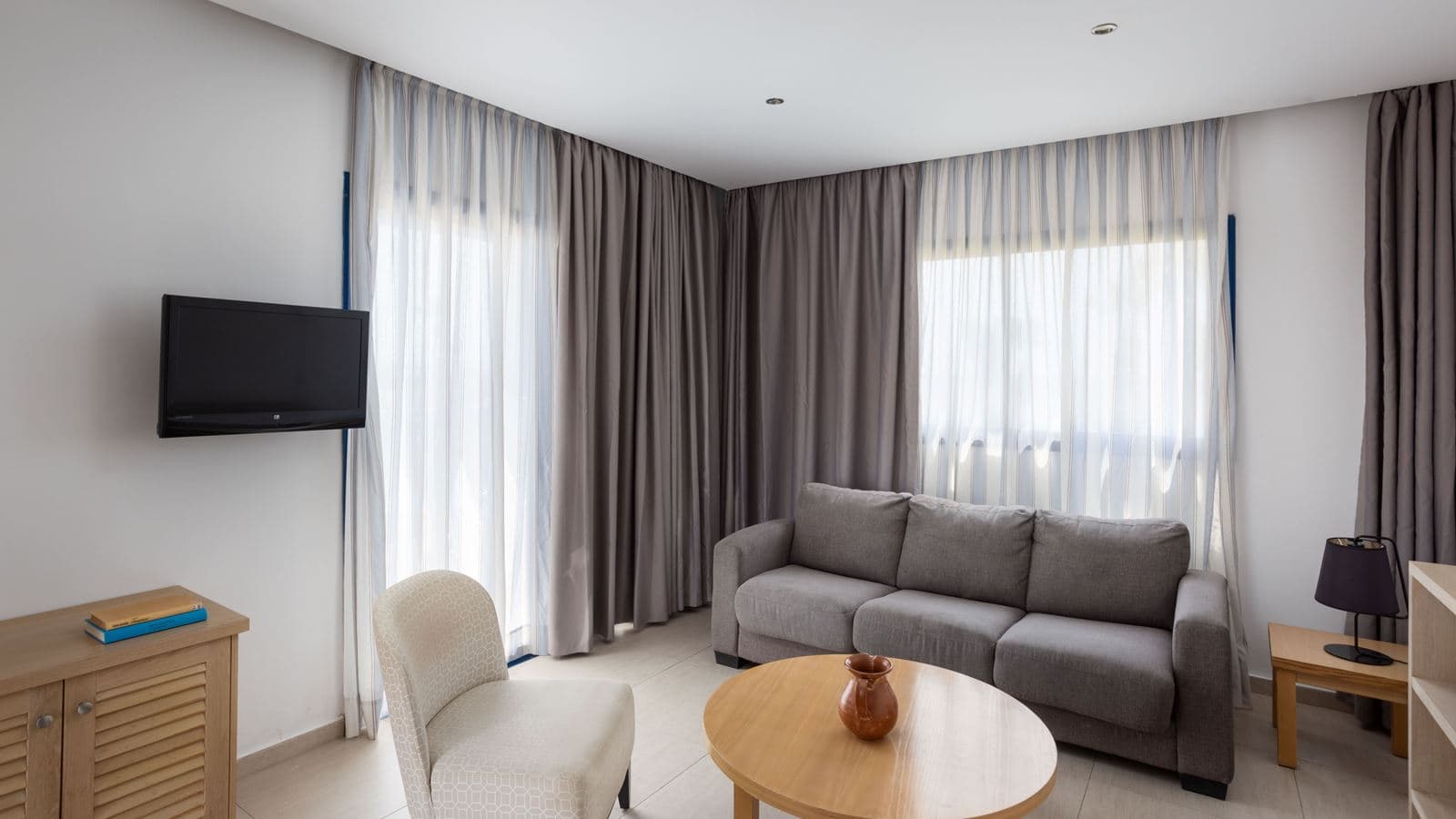 rooms-apartment-1-bedroom-gardenview-balcony-or-terrace