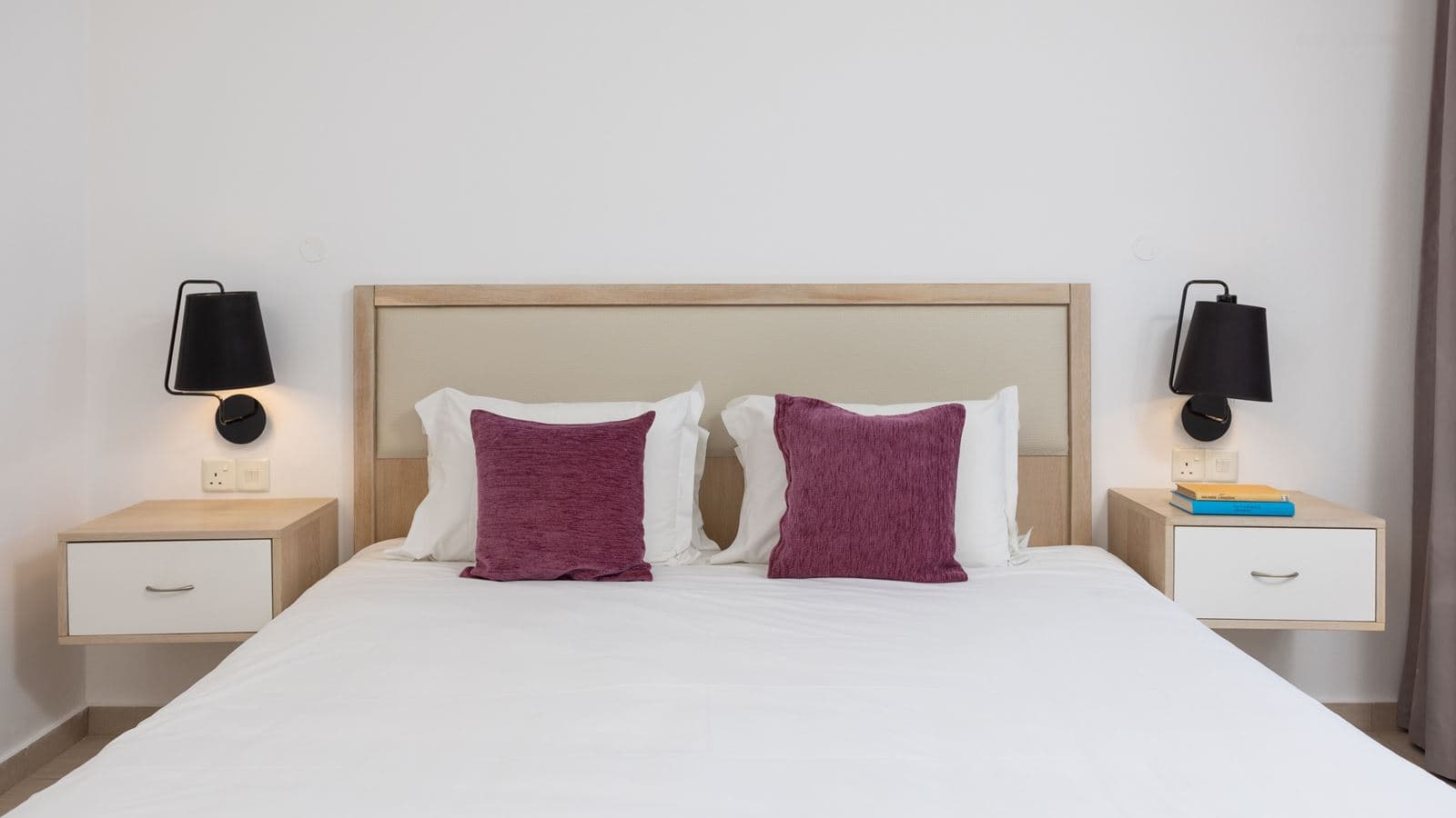 rooms-apartment-1-bedroom-seaview-balcony-or-terrace