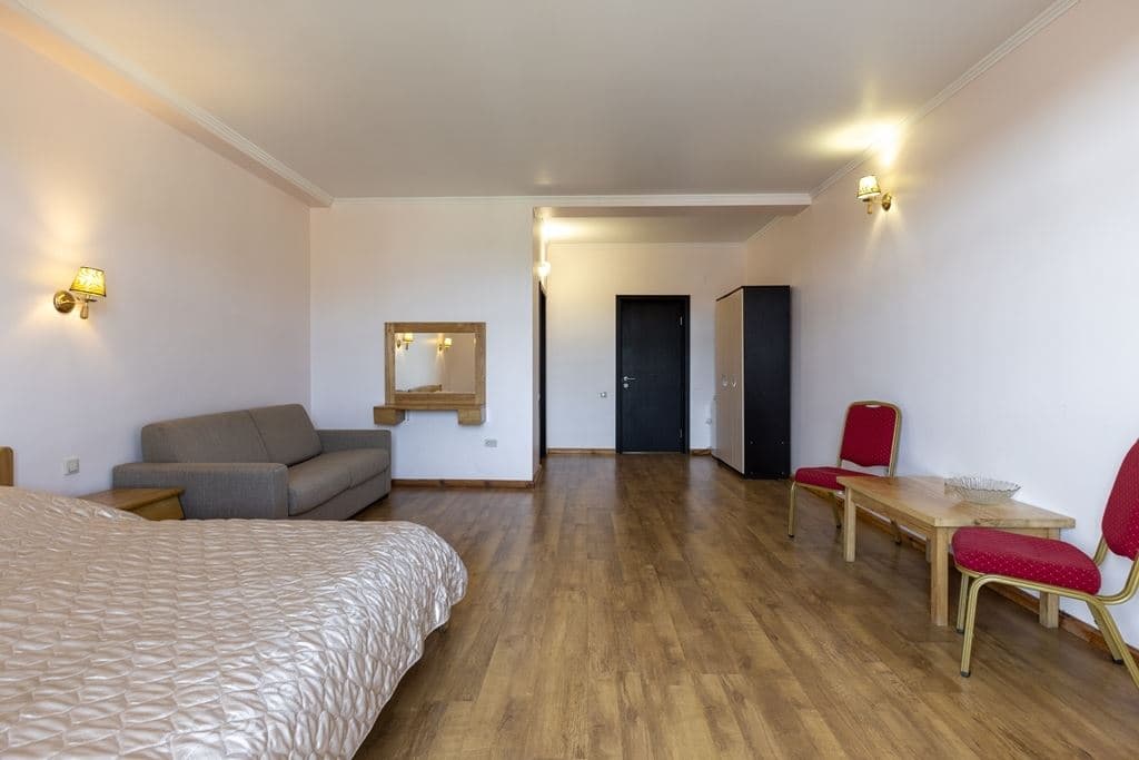 rooms-junior-suite-white